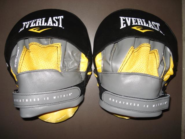 Лапы изогнутые Everlast Mantis Punch Mitts 410001 640_480